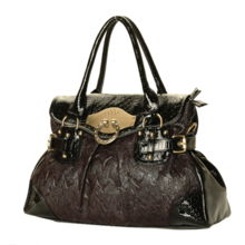 時尚搭配指南 女包與服飾的完美結(jié)合